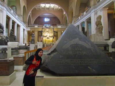 Pyramidion Amenemhat.jpg