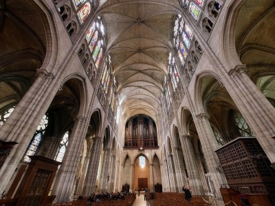 Saint Denis Transept et Nef.jpg