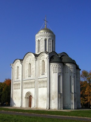 Saint_Dmitry_Cathedral_in_Vladimir.jpg