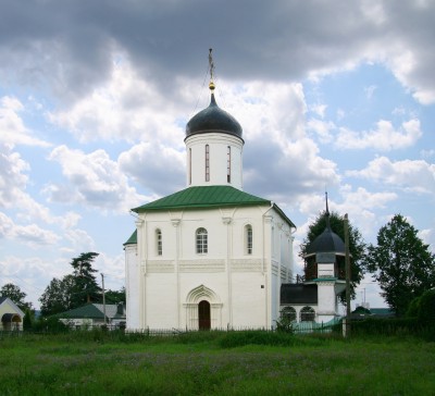 Zvenigorod_ChurchDormition_in_Gorodok2.jpg