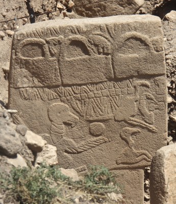 Vulture_Stone,_Gobekli_Tepe,_Sanliurfa,_South-east_Anatolia,_Turkey_(cropped) (1).jpg