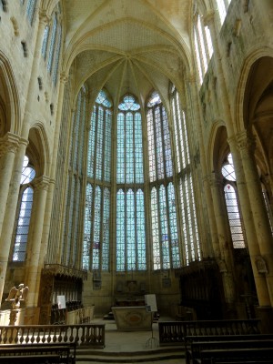 Saint-Martin-aux-Bois_(60),_église_Saint-Martin,_abside_1.jpg