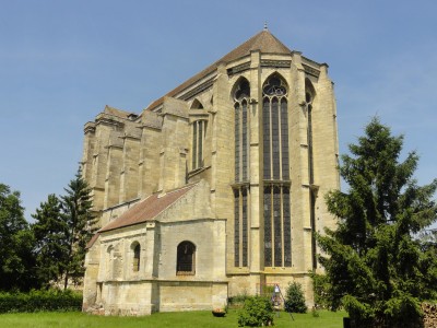 Saint-Martin-aux-Bois_(60),_église_Saint-Martin,_chevet_1.jpg
